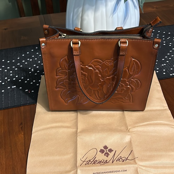 Patricia Nash Ava Tote Rose Tooled Tan NWT Beautiful - Picture 11 of 11
